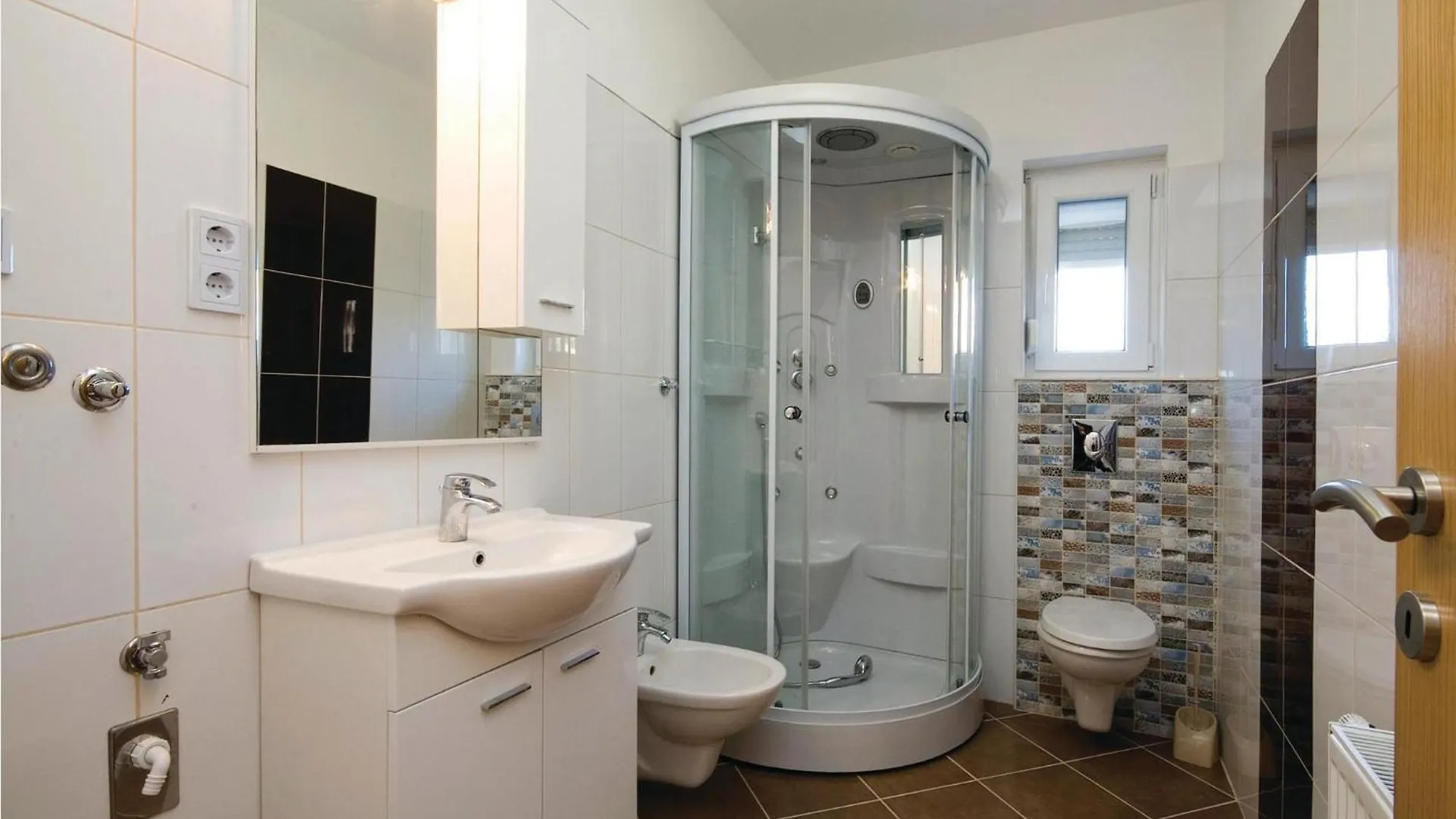 Stunning Apartment In Bibinje With House Sea View