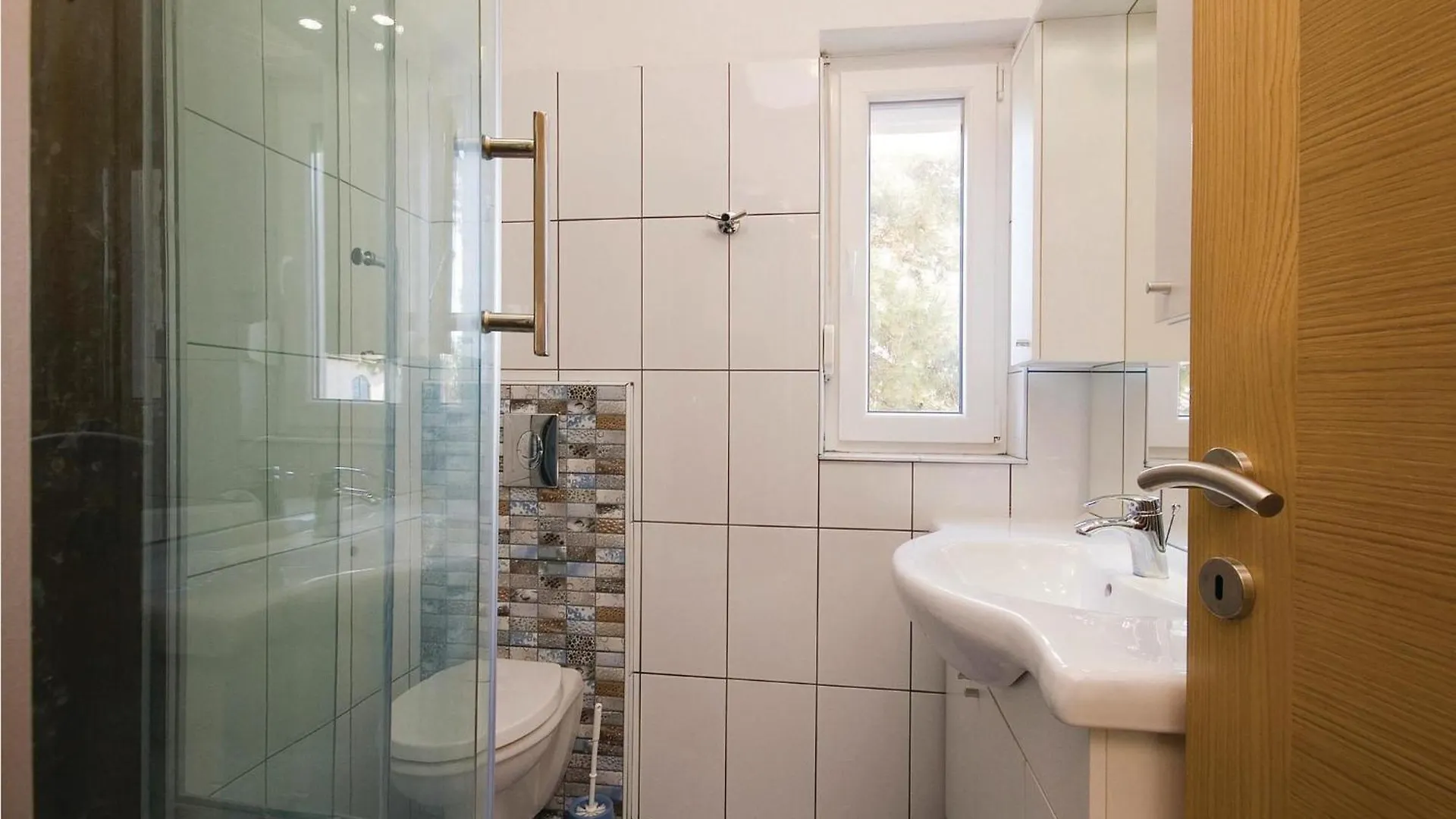 Stunning Apartment In Bibinje With House Sea View 0*,